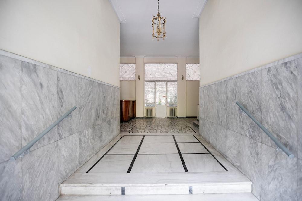 Attica Captivating 2-bedroom Apt & Balcony In Athens