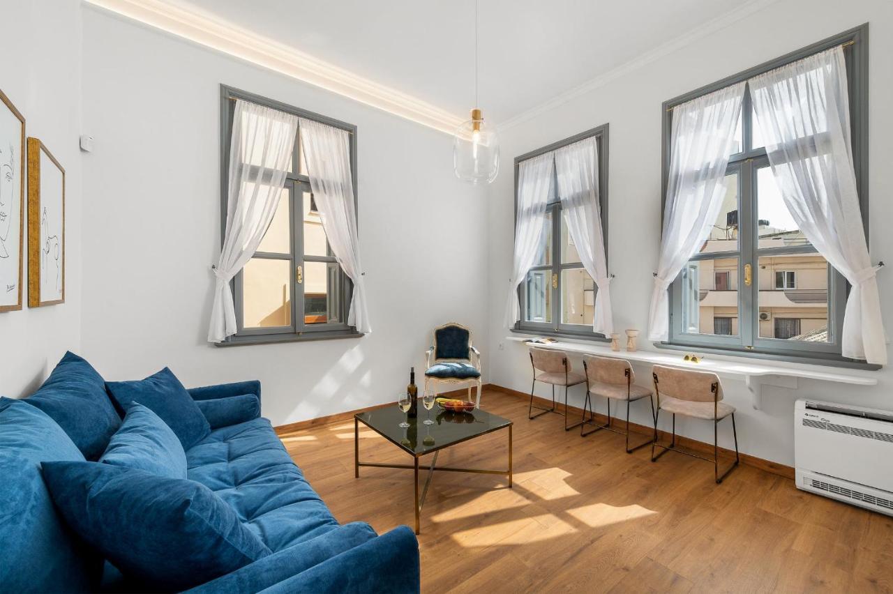 Handakos Luxury Suite by Hospi