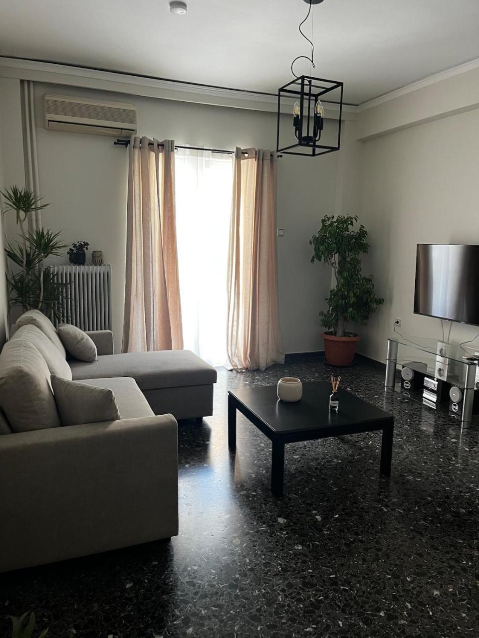 Charming Apartment, Walk To Metro & Markets