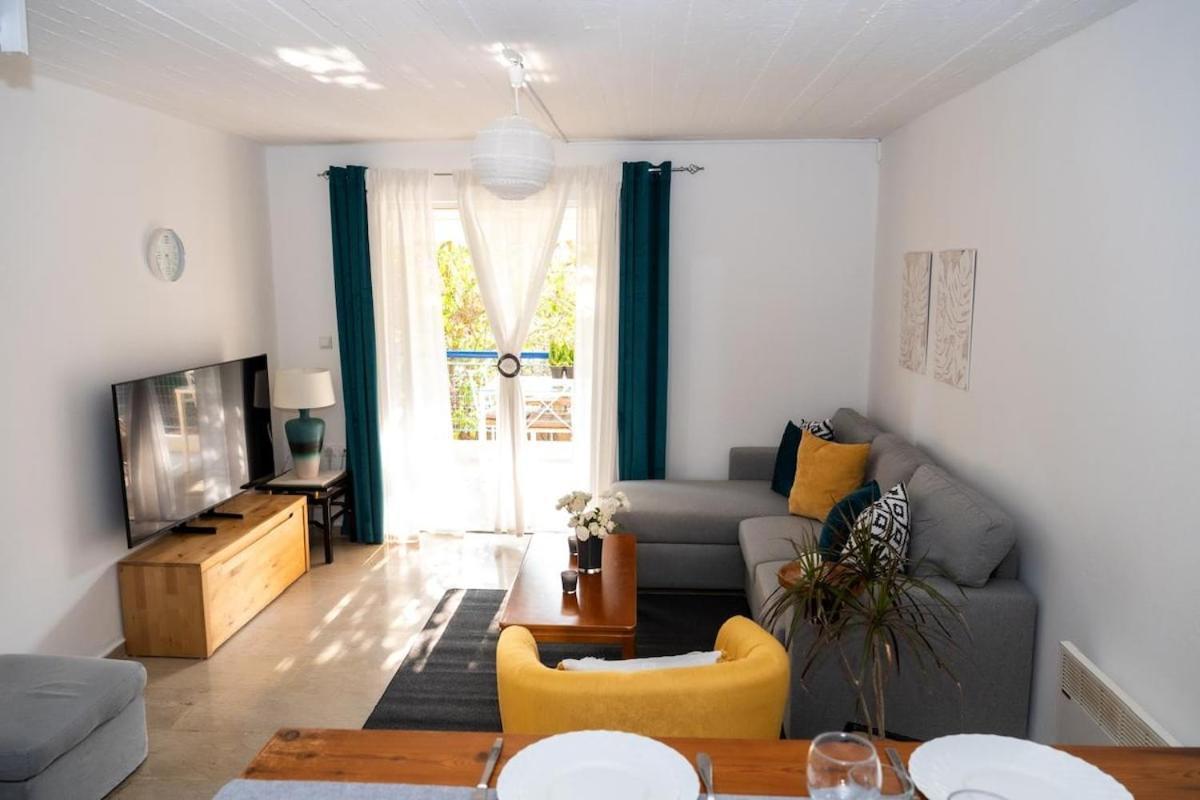 15 Minutes From Athens Airport