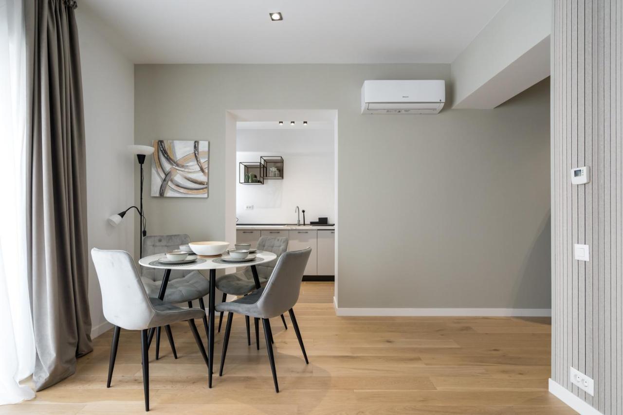 White Face One Cotroceni Entire Apartment With Parking, Fast Wifi, Balcony & Self Checkin