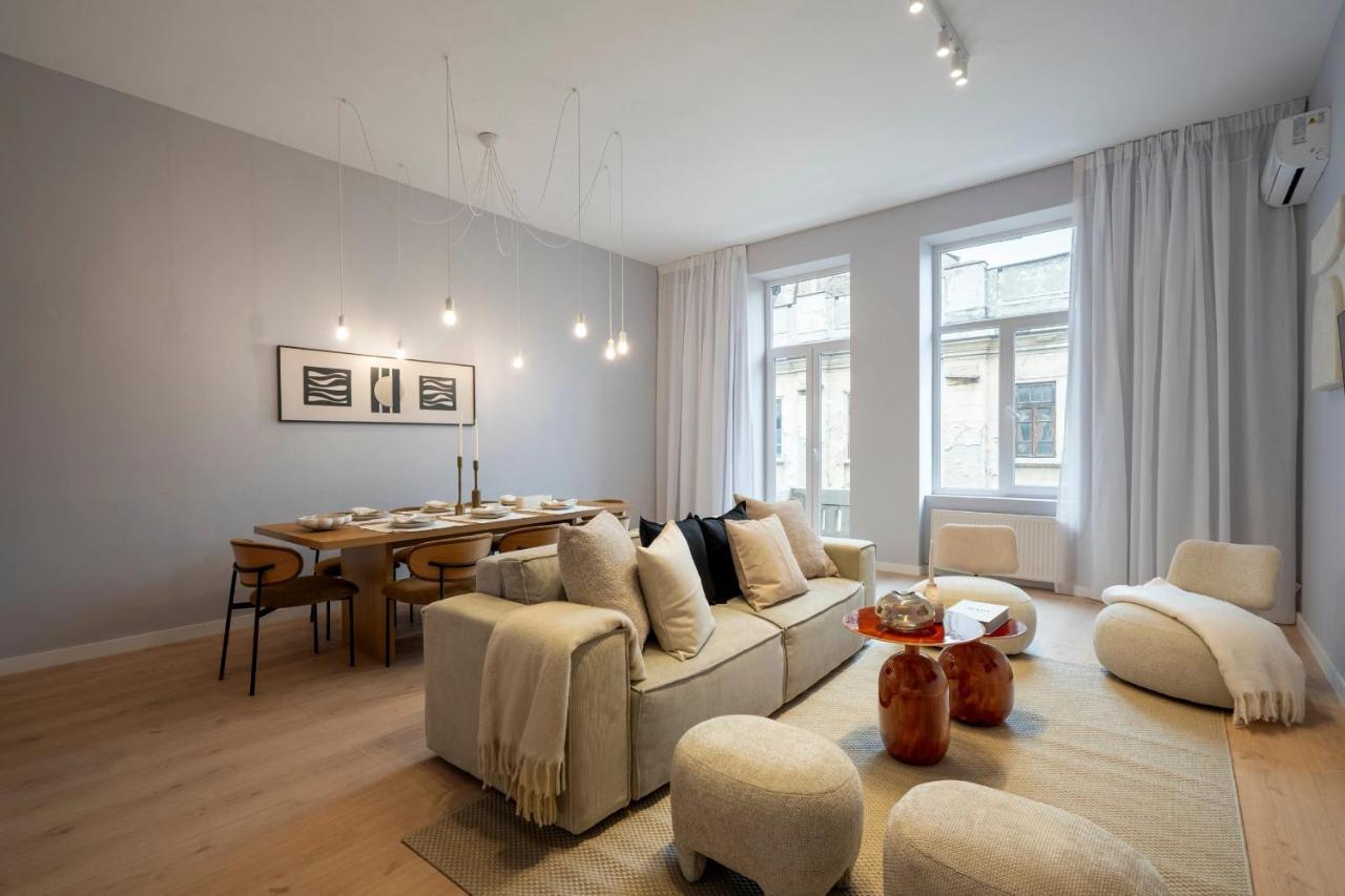 Universitatii Designer 3br Apartment Grand Windows High Ceilings & Central Balcony Views