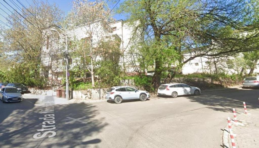 Propriete 13 Close To Downtown, Spiridon Hospital, Iro Hospital