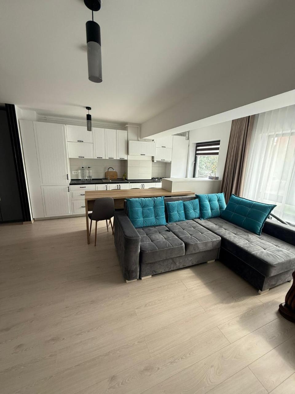 Family Home 3 Centru Palas Mall