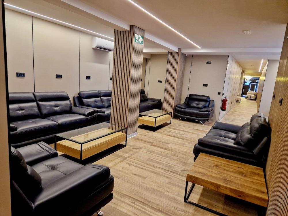 Velvet Hostel Business