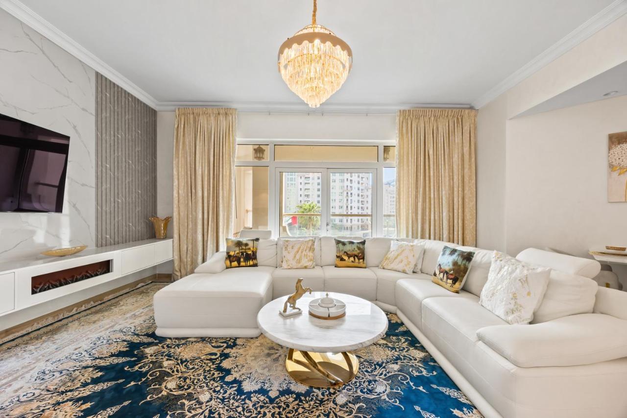 2bdr Luxury Apartment in Palm