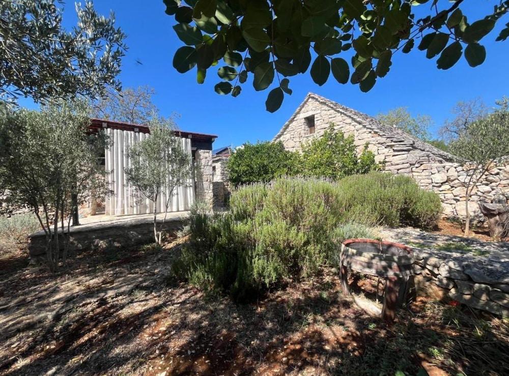 Romantic Stone House & Yard Near Stunning Beach