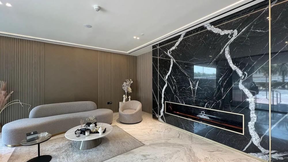 Elegant 1br Stay in Binghatti Heights