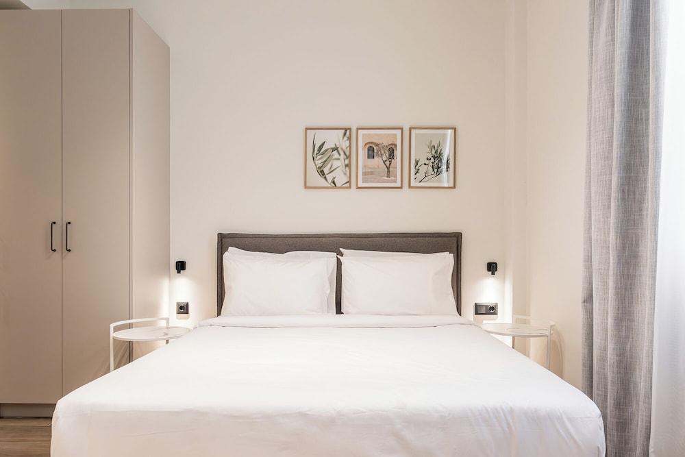 Kleo Ii by Zoia Living