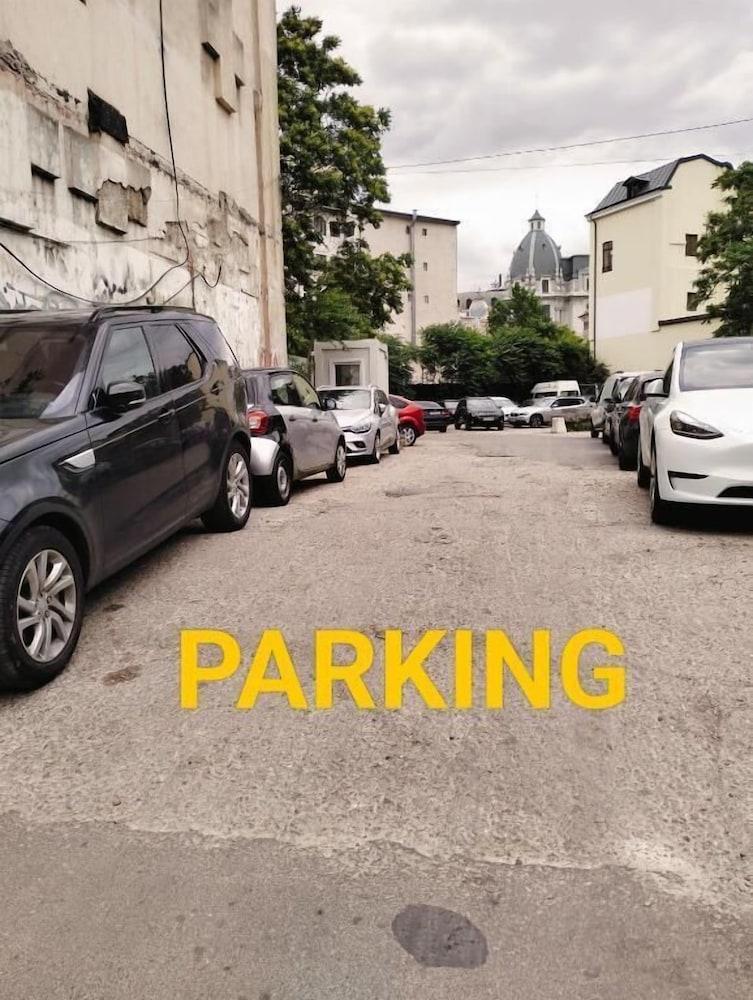 Central Golden Residences In Old Town