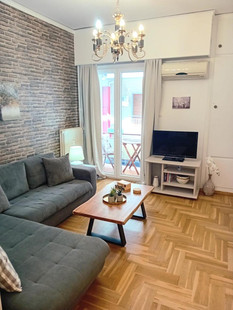 Joanna's Heart Of Athens One Br Charm Balcony View Walk To Tourist Spots