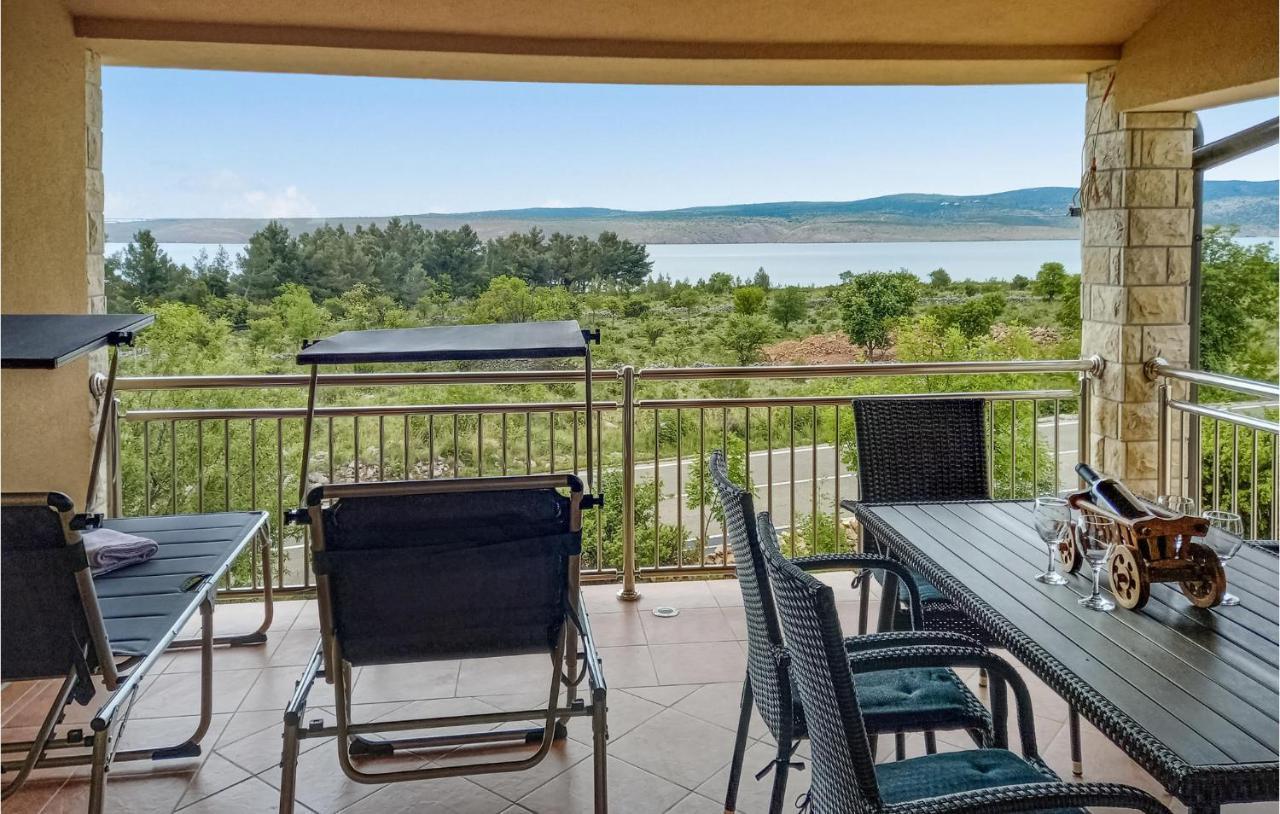 Beautiful Apartment In Starigrad