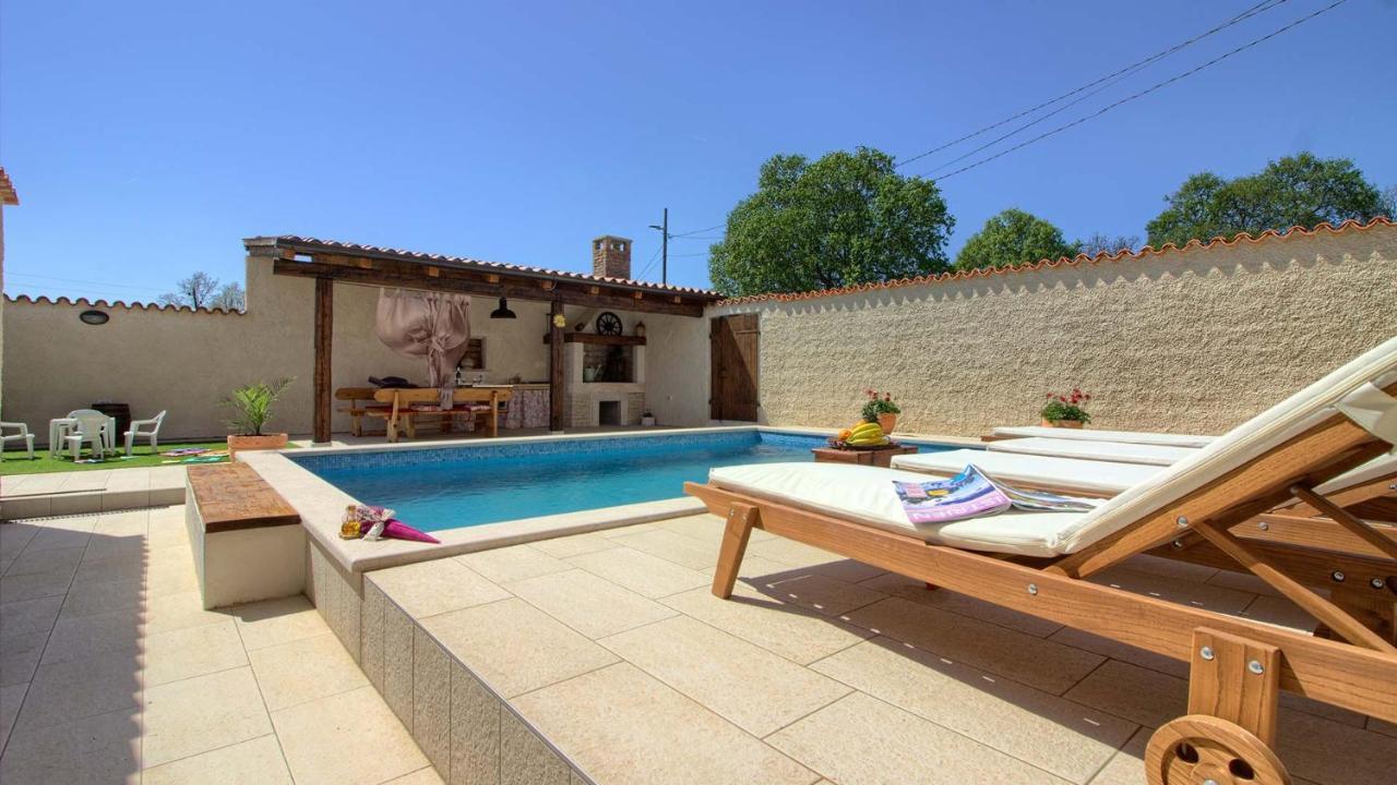 Charming Villa Eleonora With Pool Near Pula