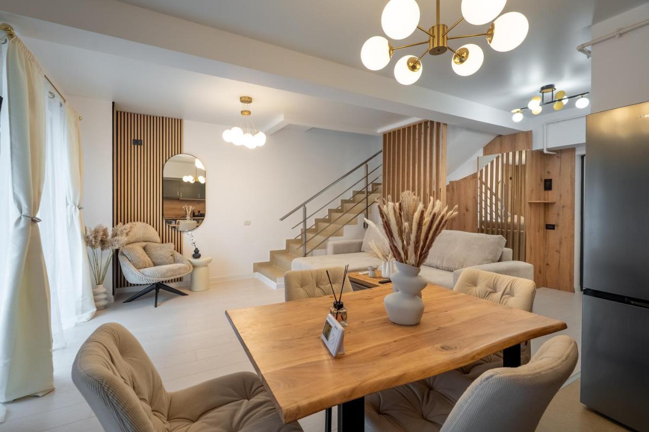 Central Penthouse 1112