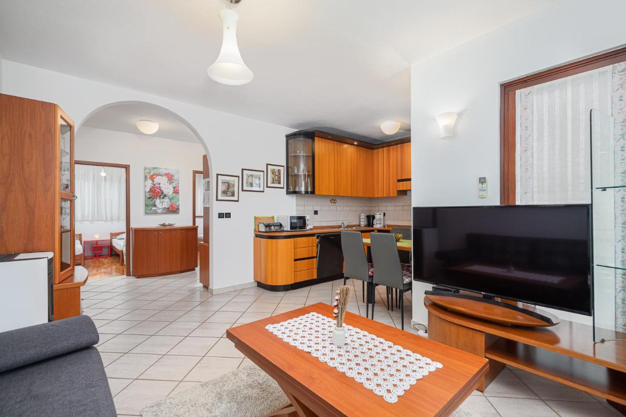 Sea View Apartment Roberto