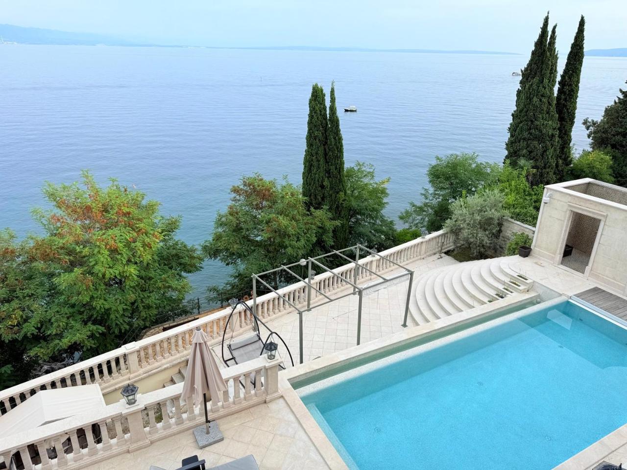 Villa Isabella Luxury With Style Right Next To The Beach, Private Pool & Sea View