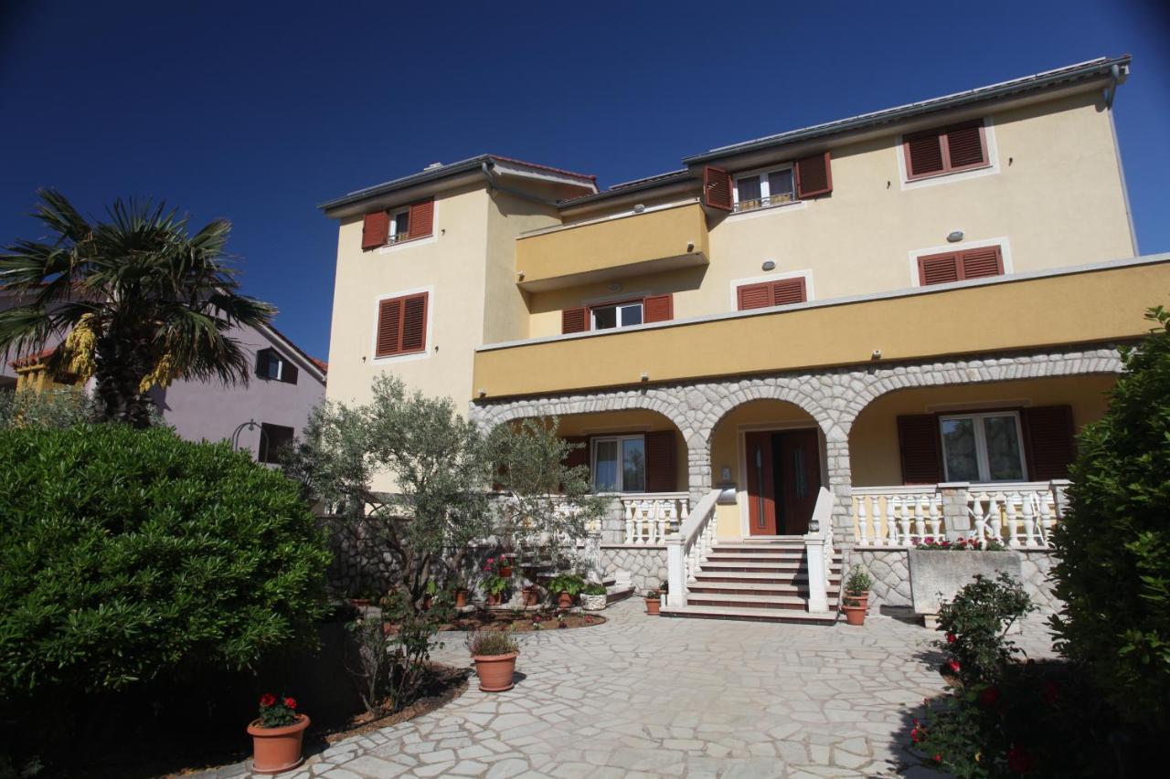 Cres Sucic Apartments