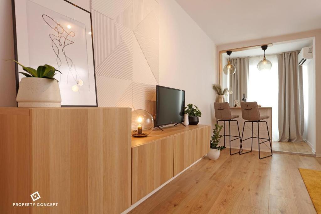 Wellcome Studio Next To Metro Station