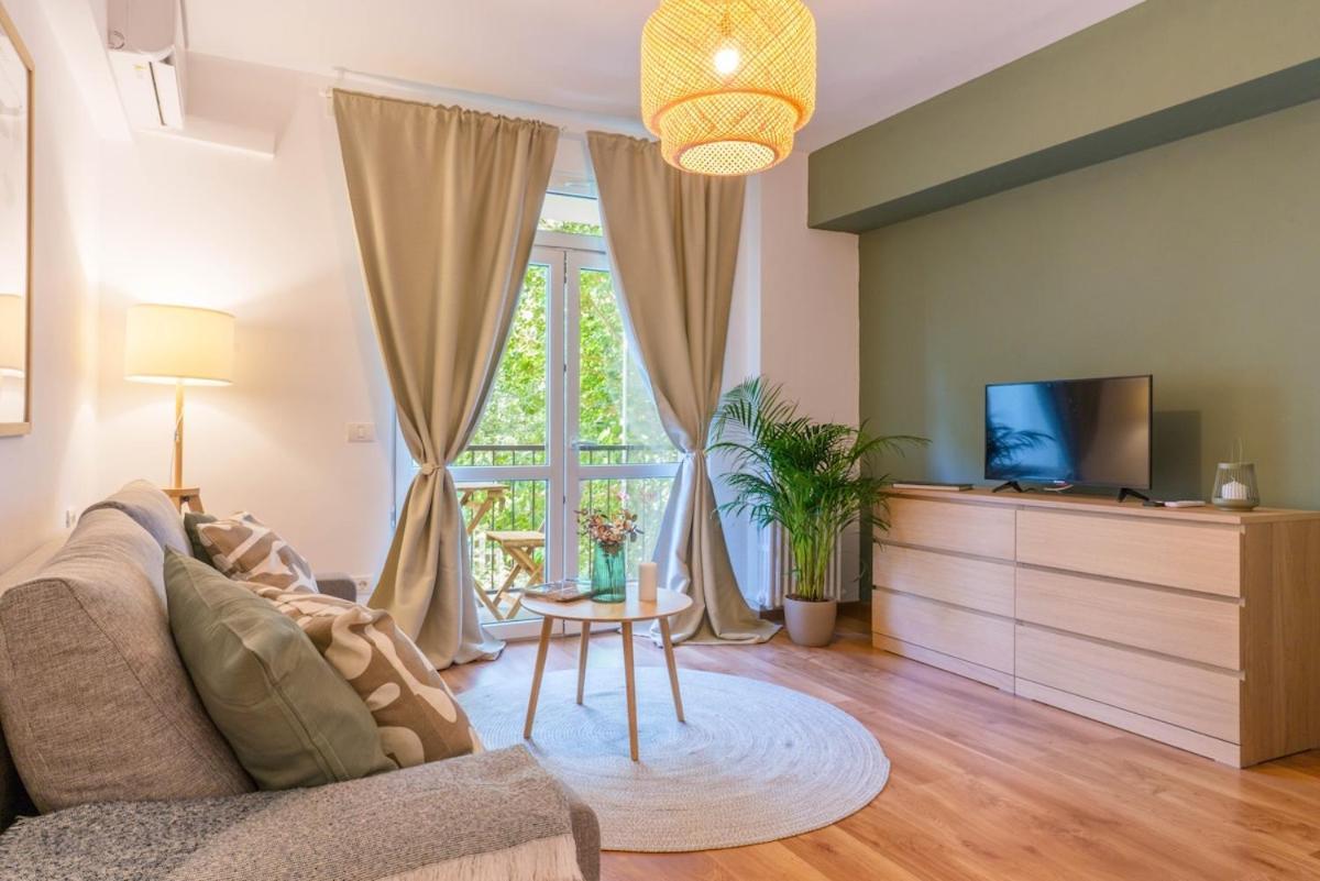 Charming & Central 1br Ap 2 Balconies Old Town