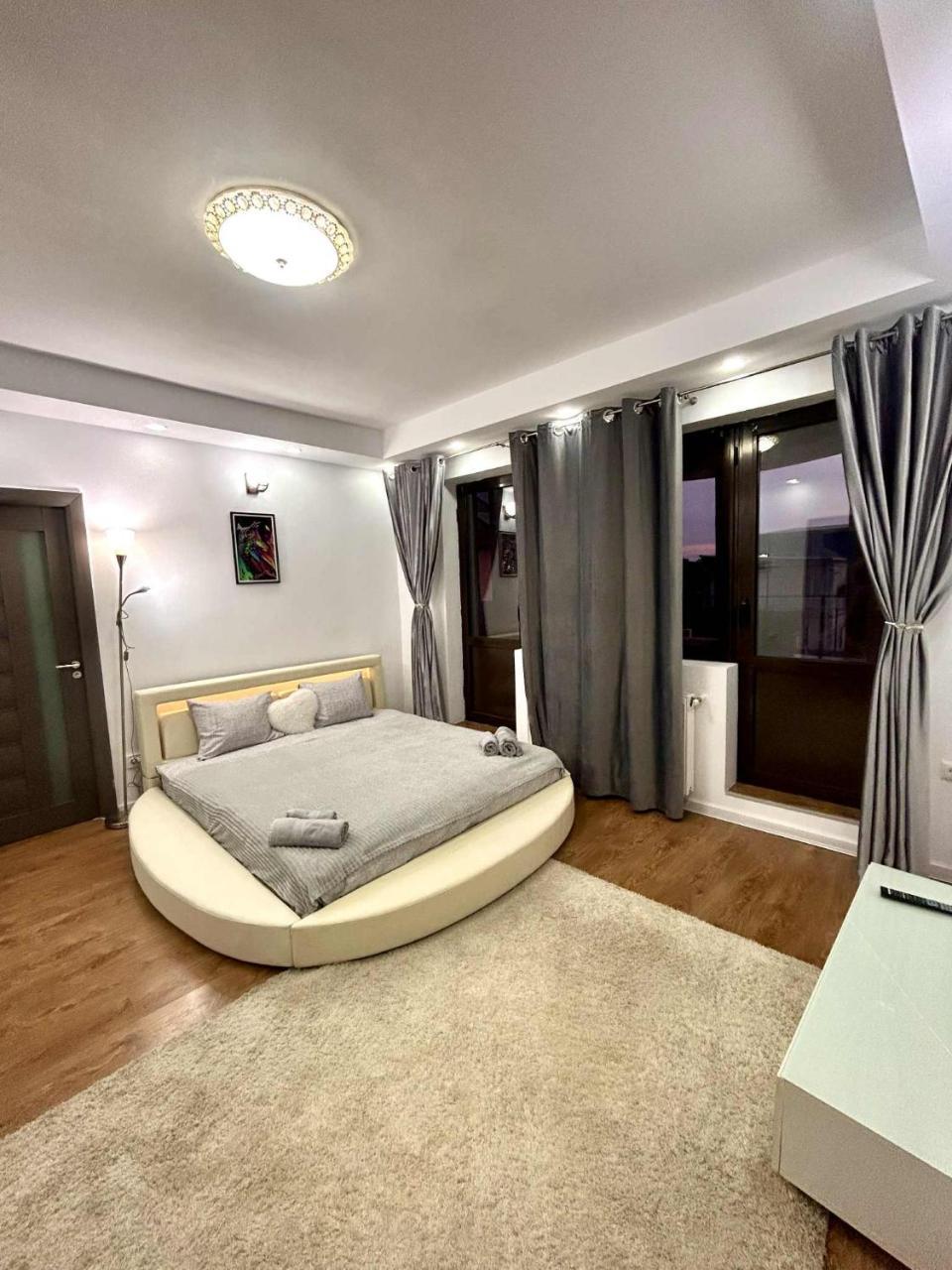 Apartament Cu Terasa Si Vedere La Apus