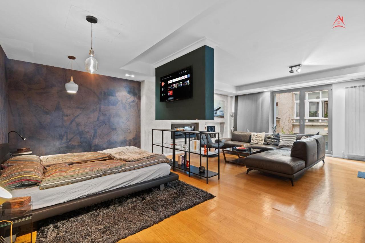 Vernescu Studio In The Heart Of The City With Free Parking