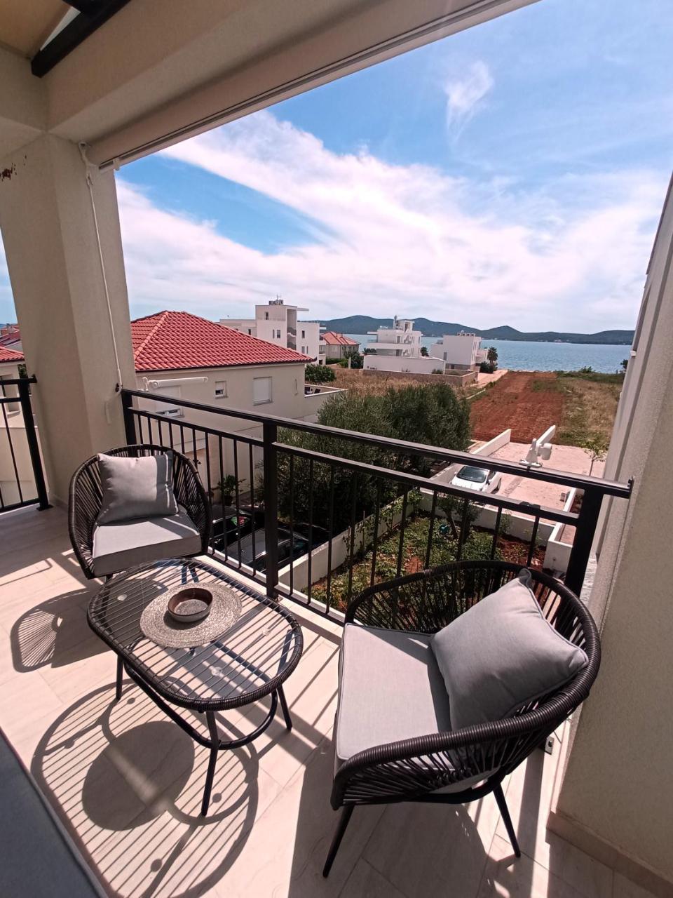 Seaside Serenity Noir With Pool, 150m From Sea