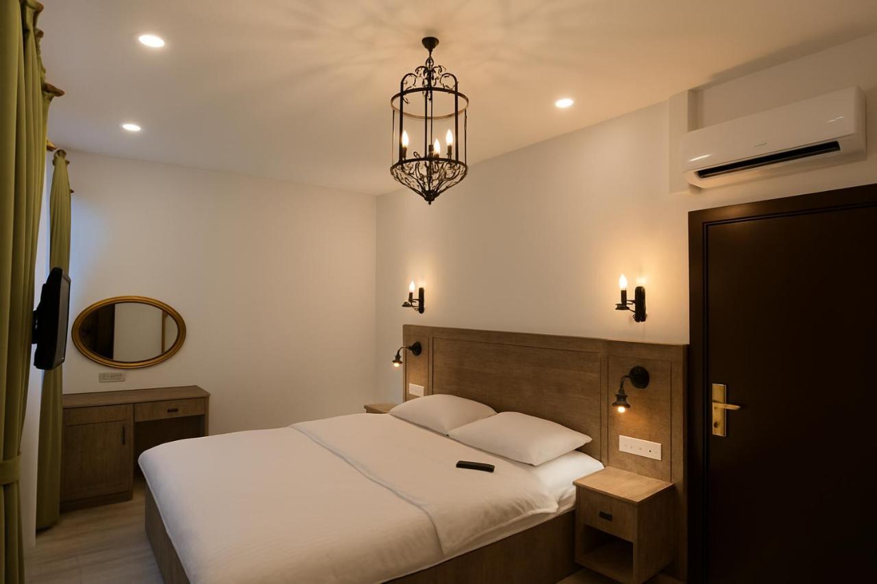 Avelyn Hotel