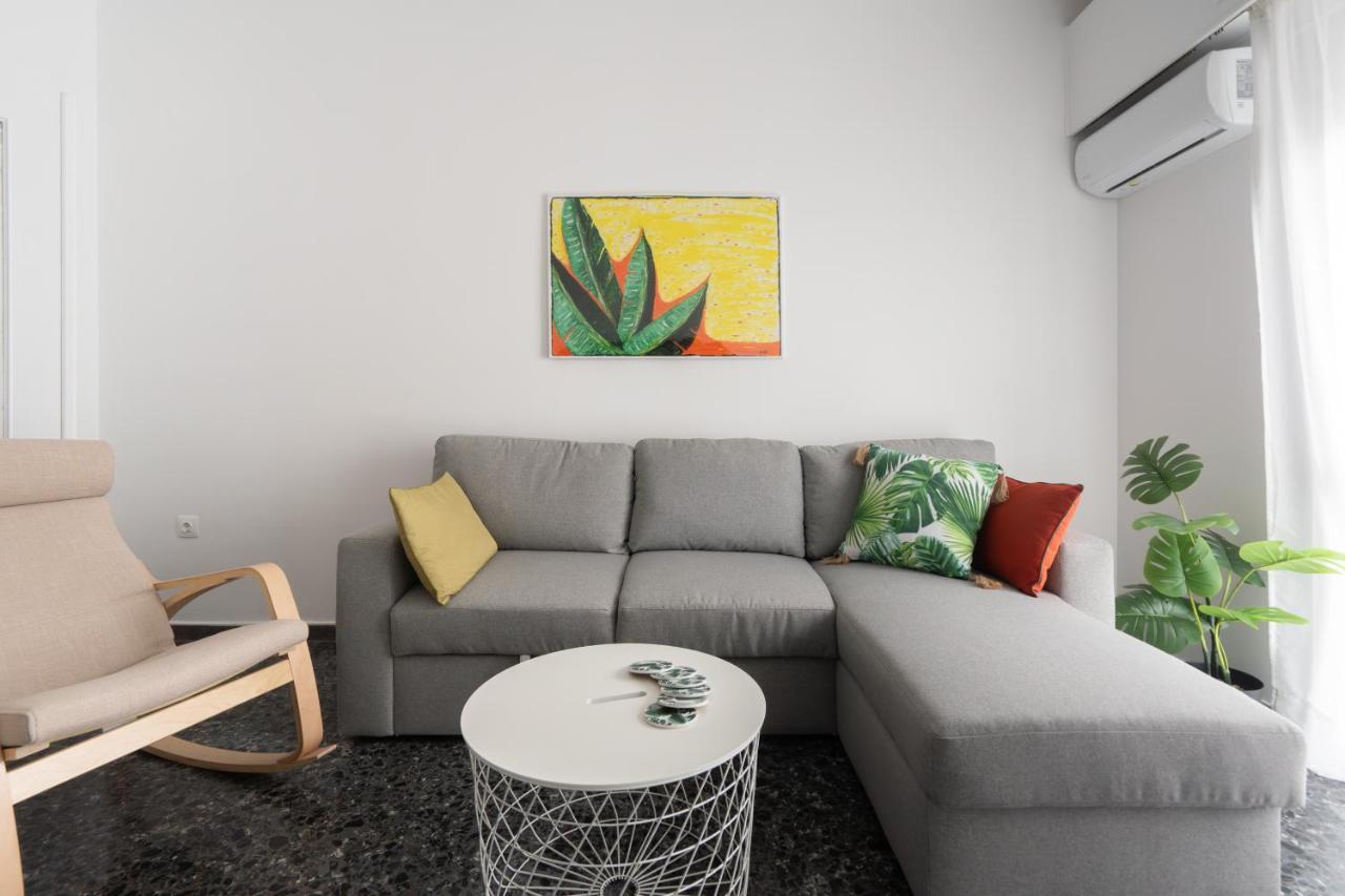 Cozy Apartment In Athens With Balcony, 5 Min To Metro