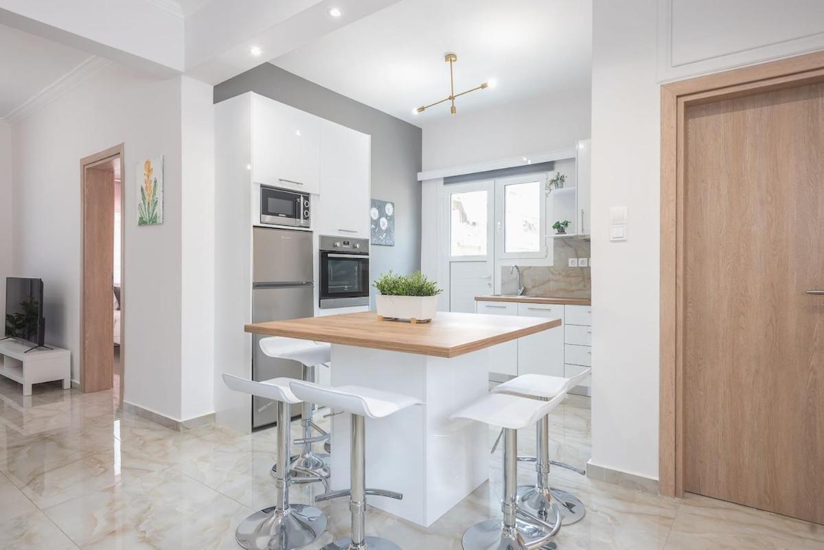 2 Bedroom Apt At Patisia Metro Station!