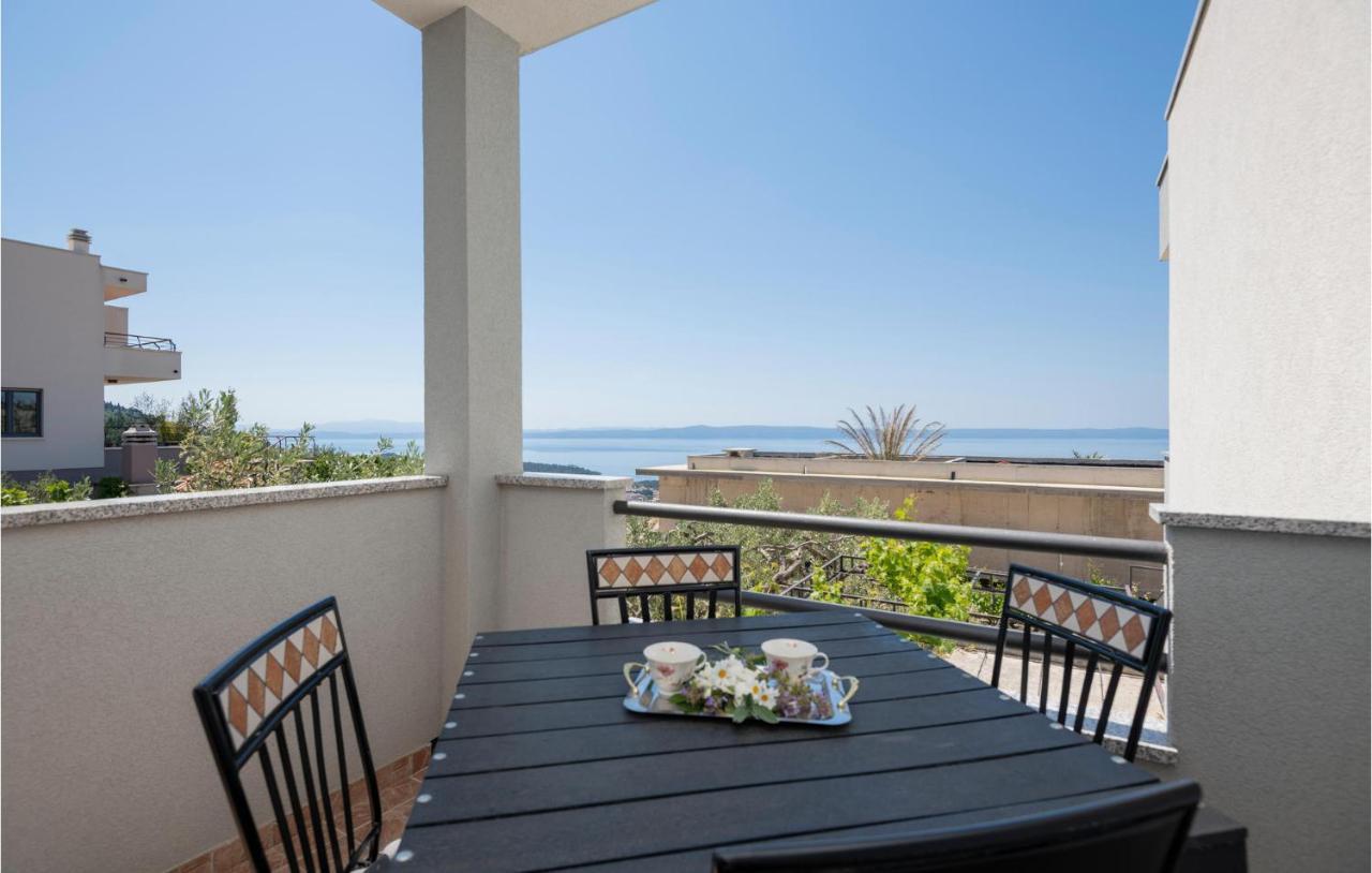 Two-bedroom Apartment In Makarska