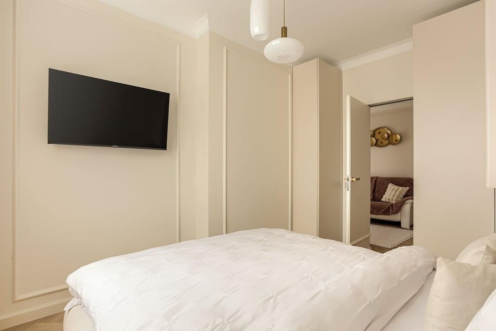 Ari Afi Mall Luxurious Apartments