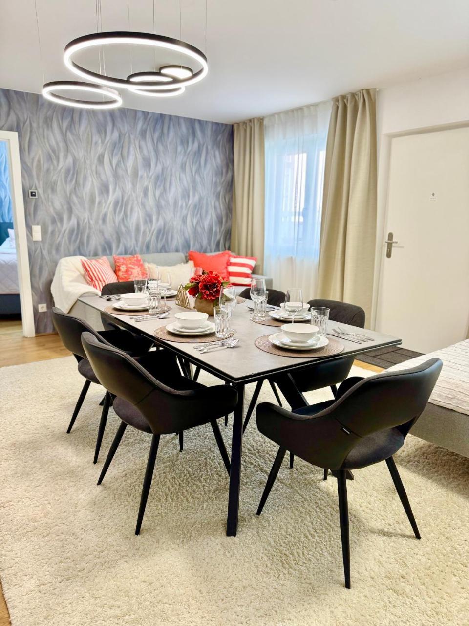 Luxury Apartment With Patio Free Parking