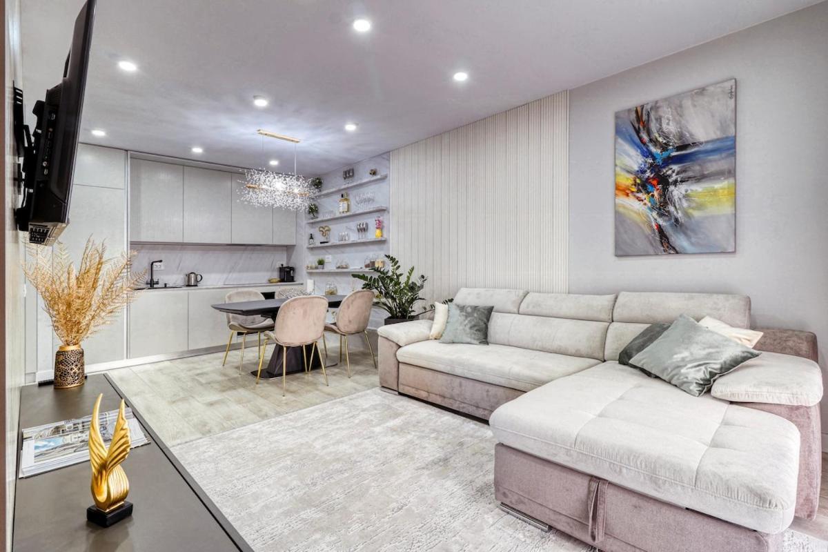 Urban Elegance 2bd Modern Flat