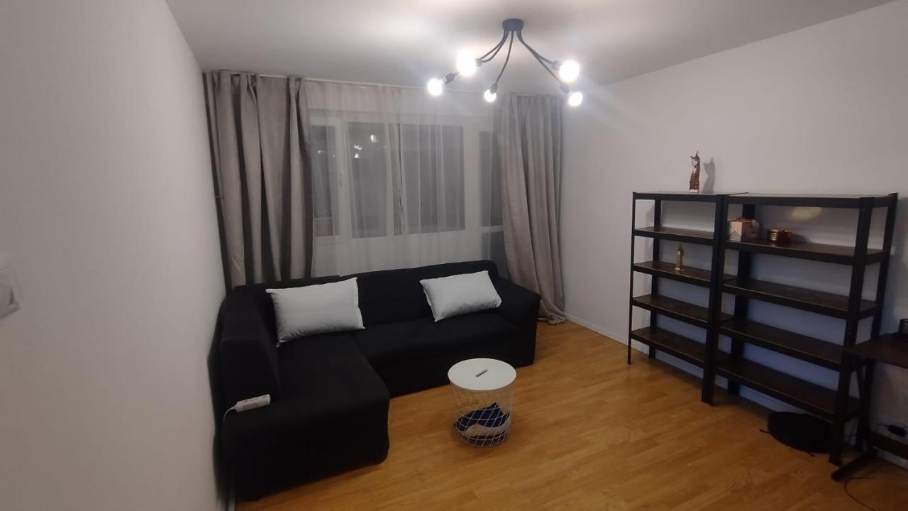 Urban Minimal Apartament Near Metro Free Parking