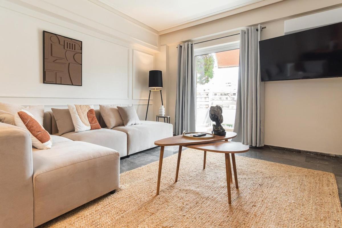 Elegant 3 Bdr Apartment City Retreat In Kypseli