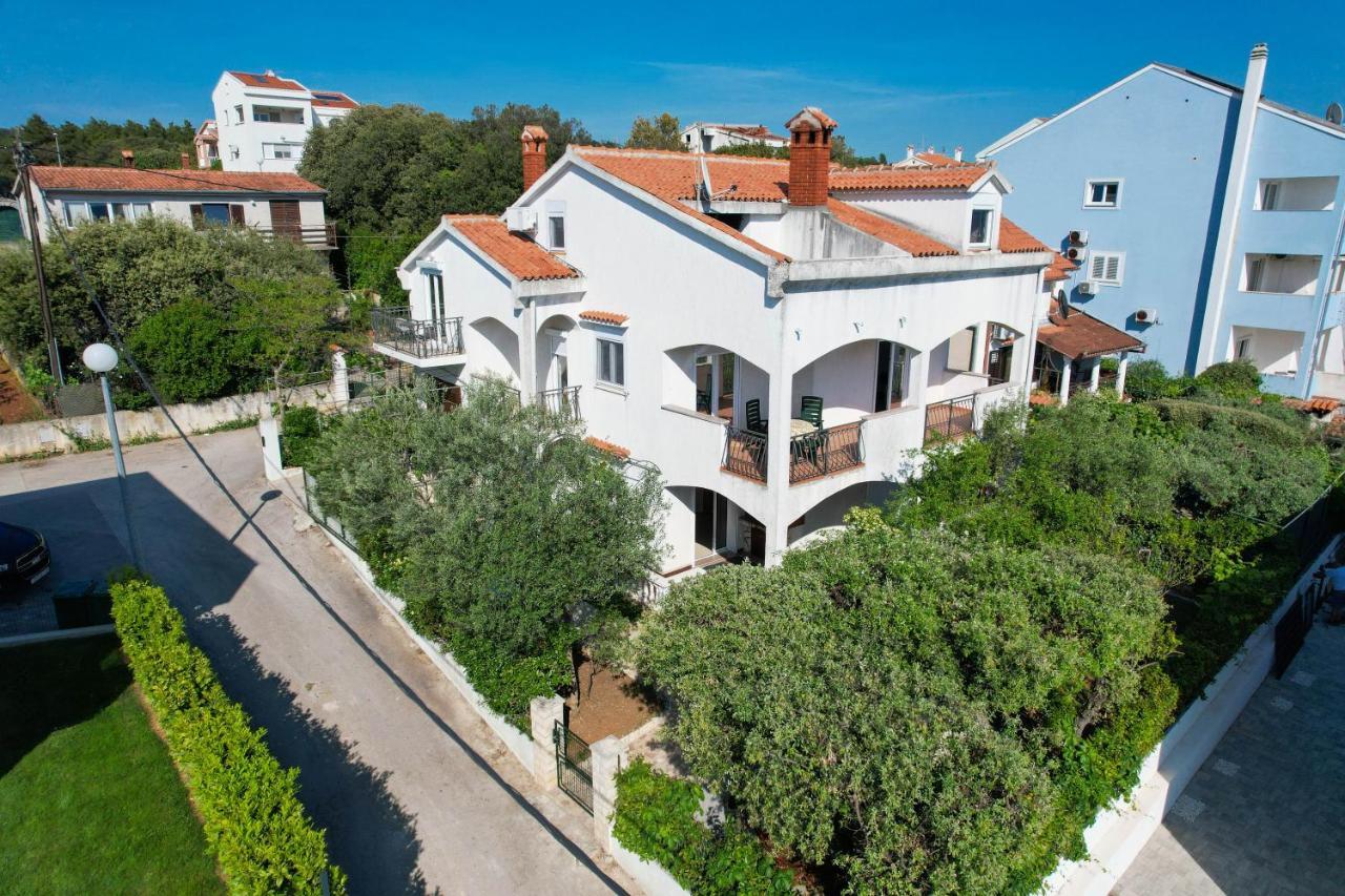 Family Holiday House 50 M To The Beach!