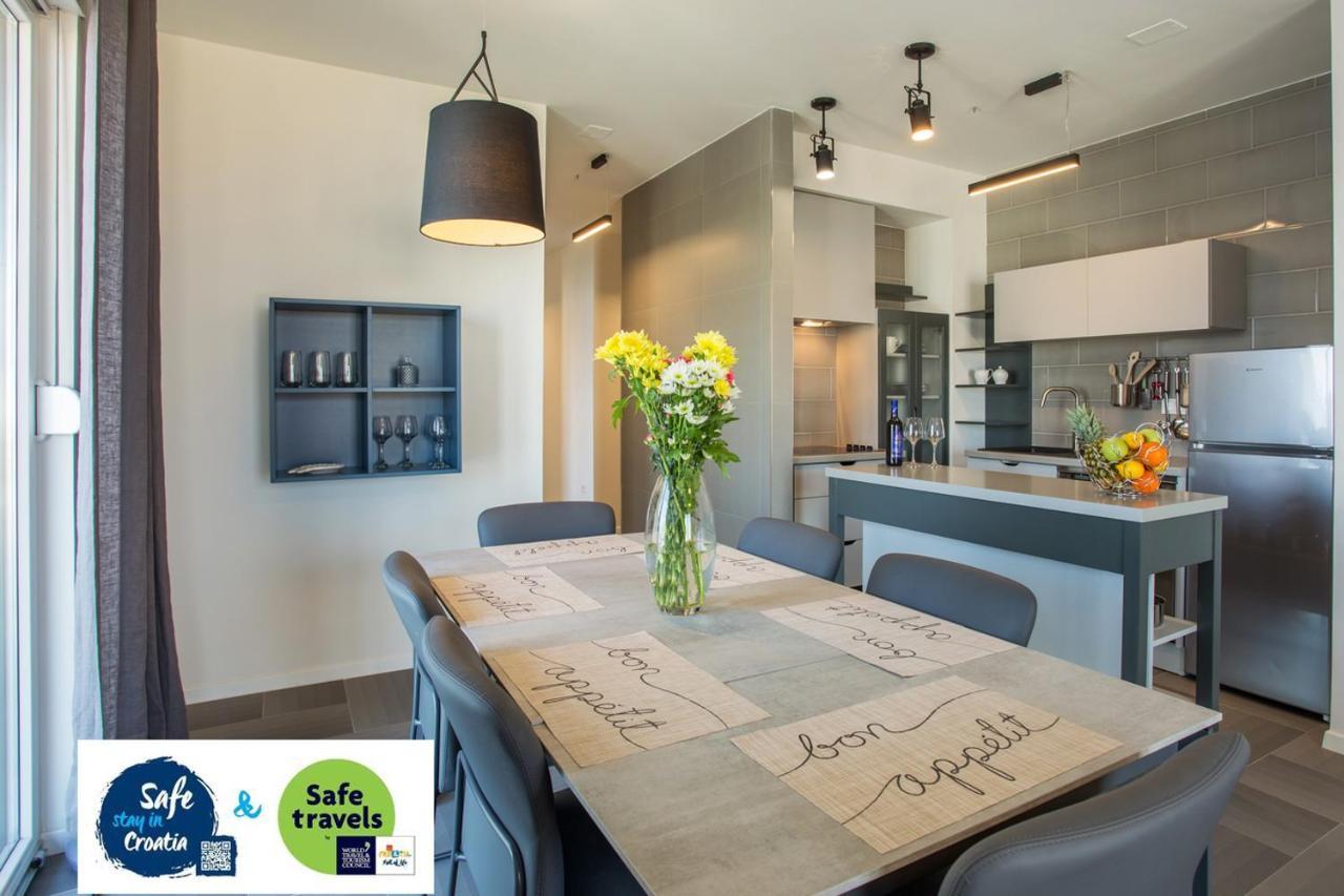 Luxury Apartment Marjan Black