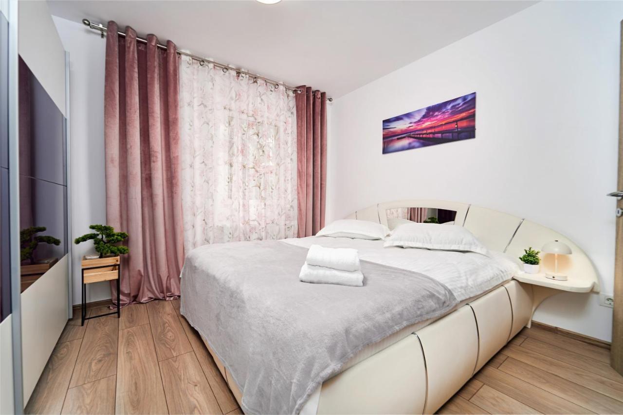 Lovley Daniel House Accommodation by Open House Apartments