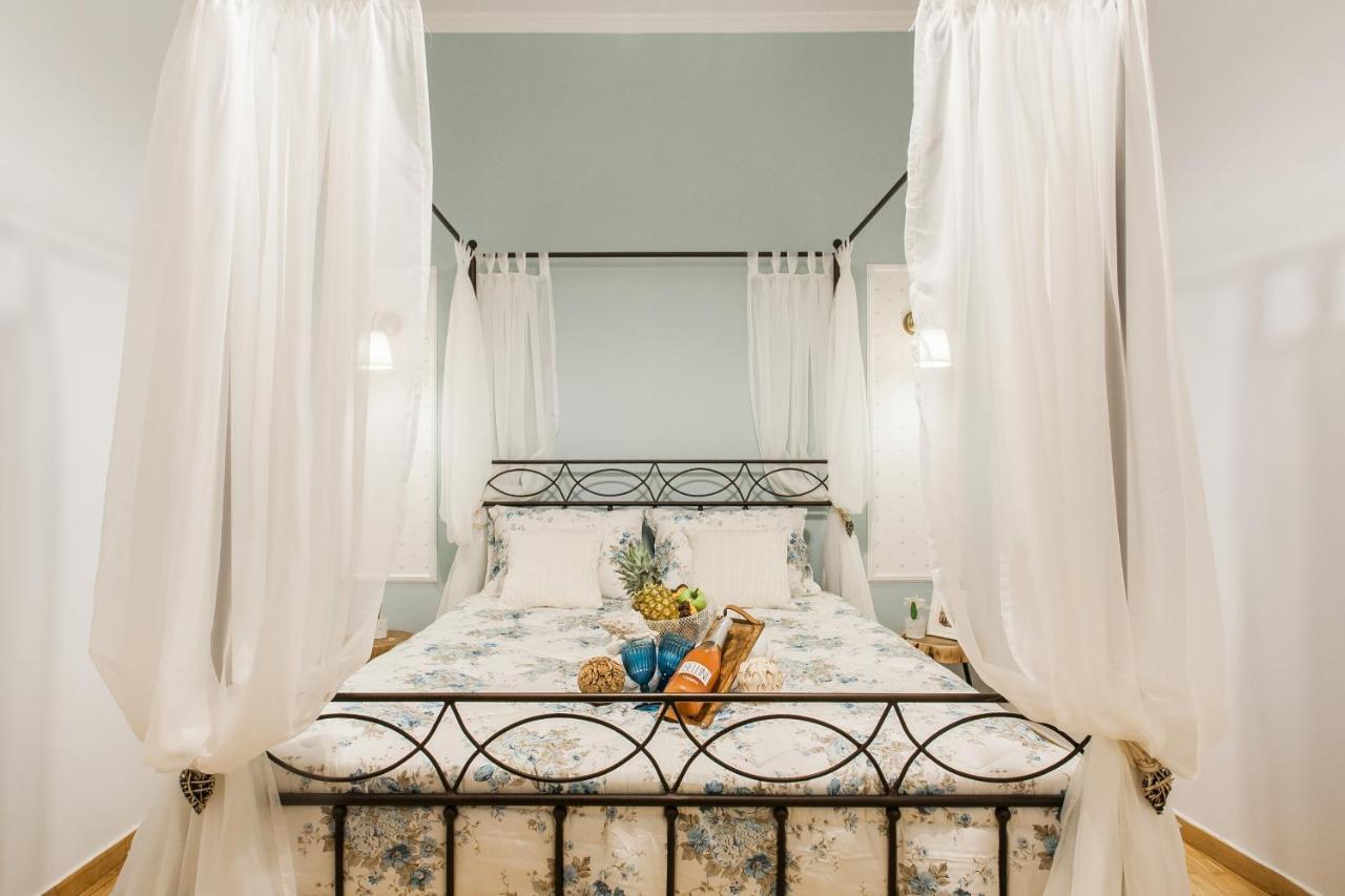 Syntagma Private Sweet Safe Double Rooms With Shared Bathroom