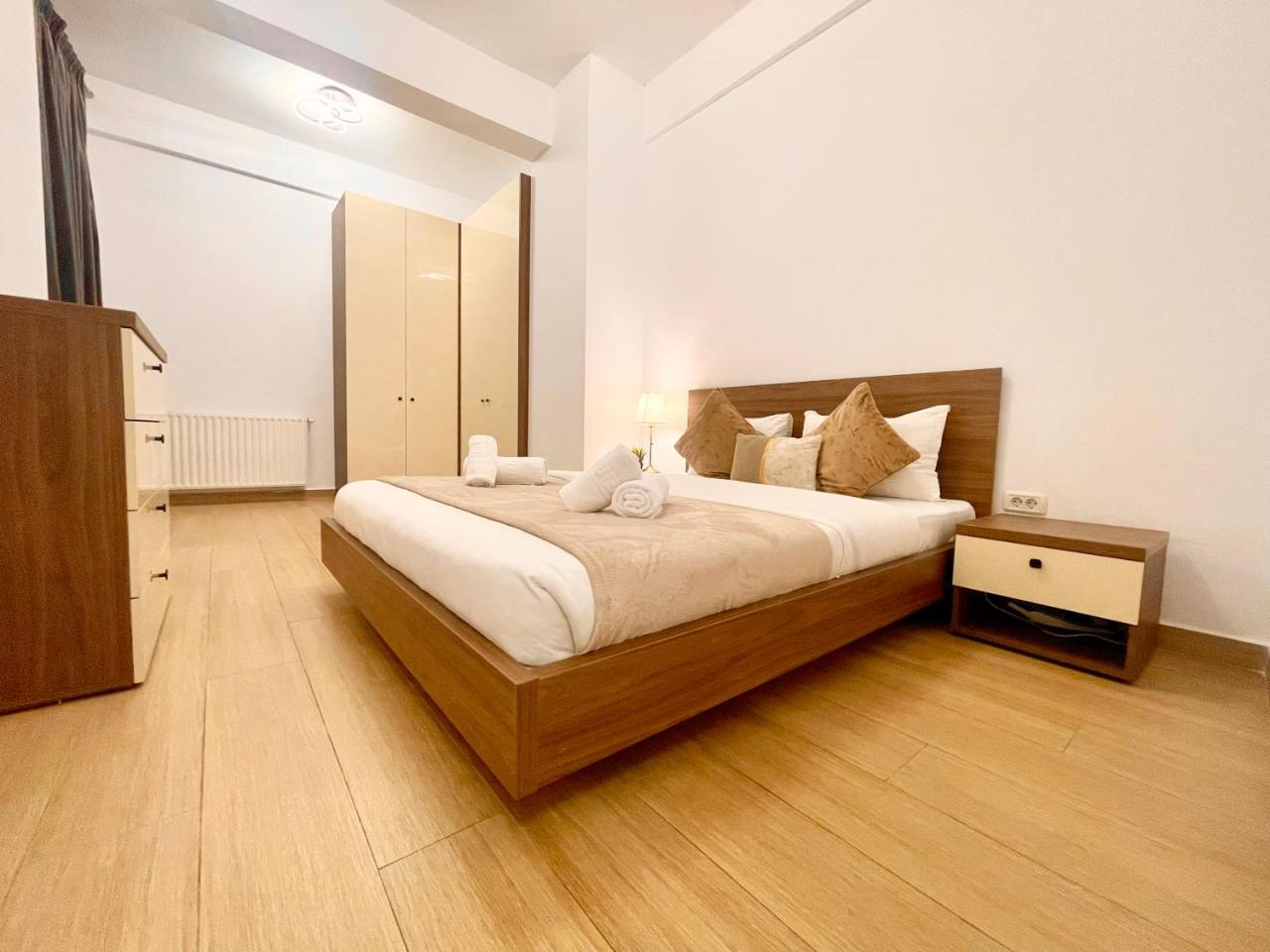 Central Address 26 Palace Of Parliament Area