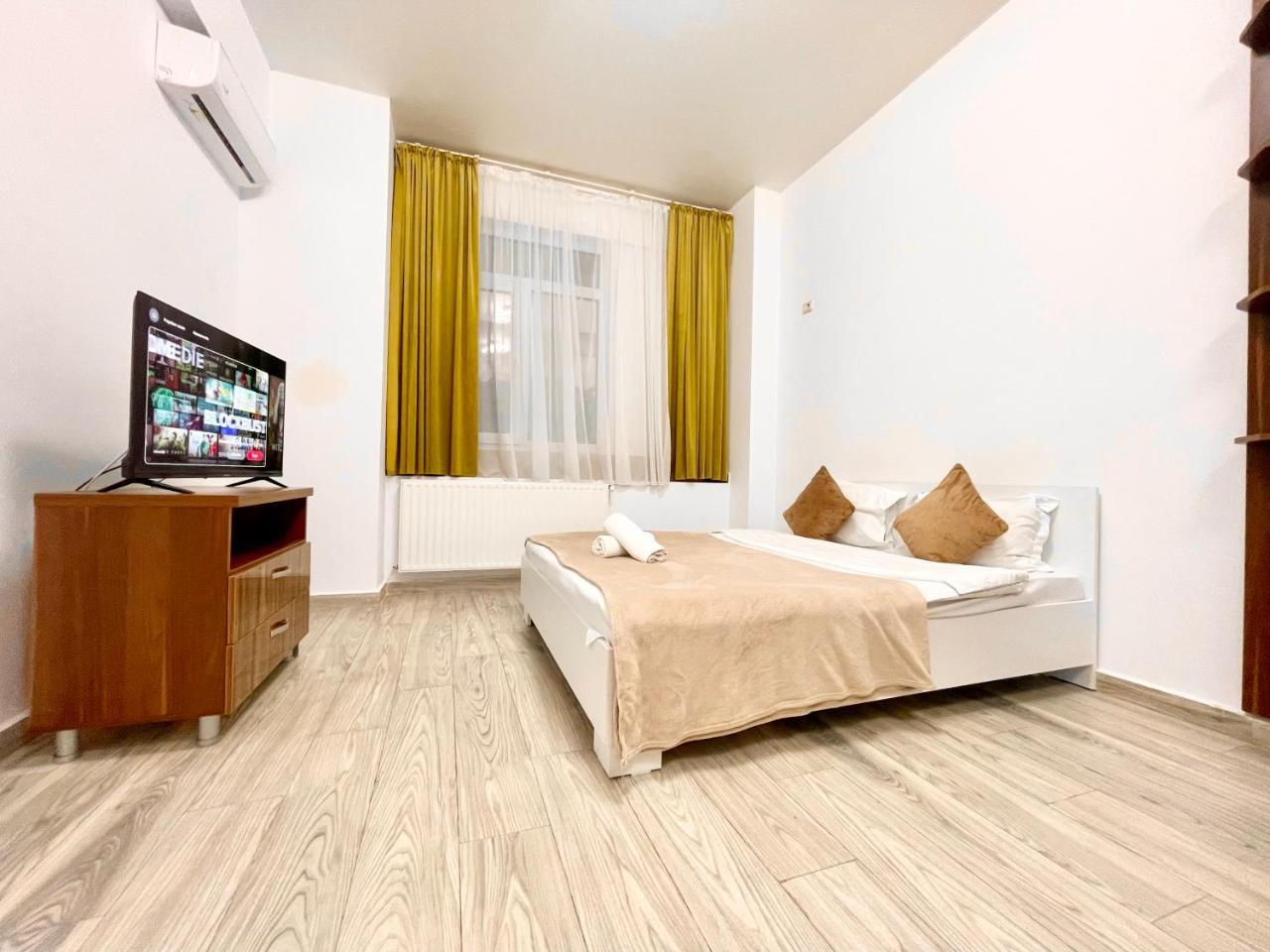 Central Address 21 Palace Of Parliament Area