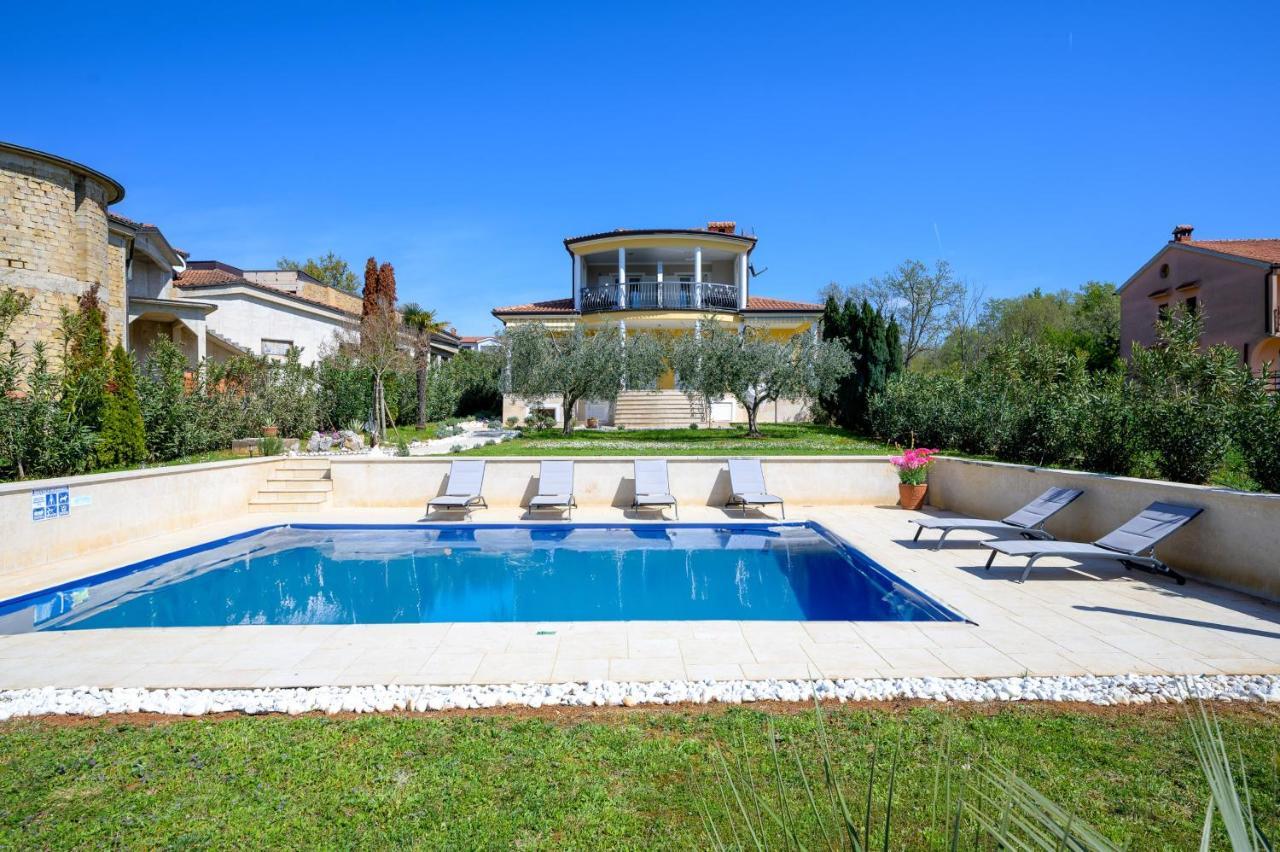 Charming Villa Lavanda With Pool