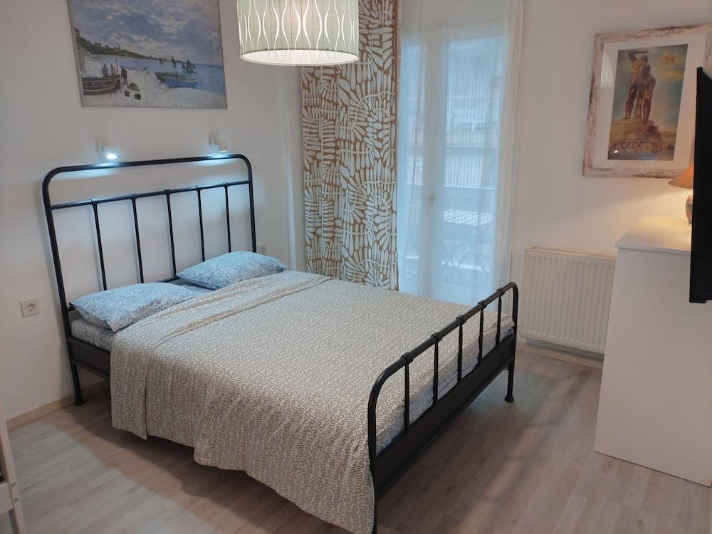 Cozy City Escape In Thessaloniki
