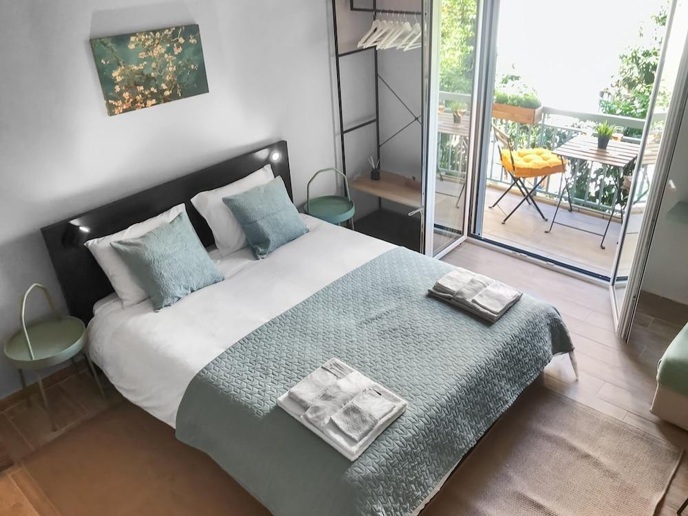 Studio For 2 Near Syngrou Fix Metro Station