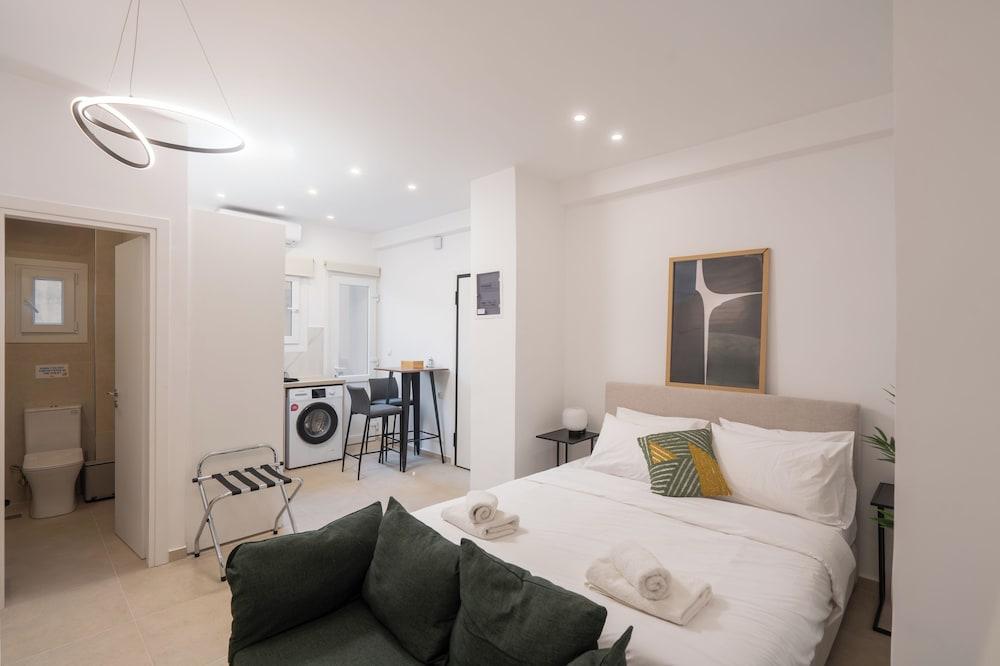 15 Minutes Walk To Acropolis, Minimalist Studio