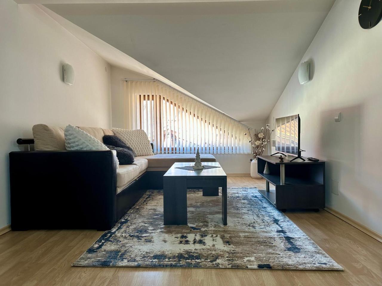 Alpine Apartment In Bansko Home2host