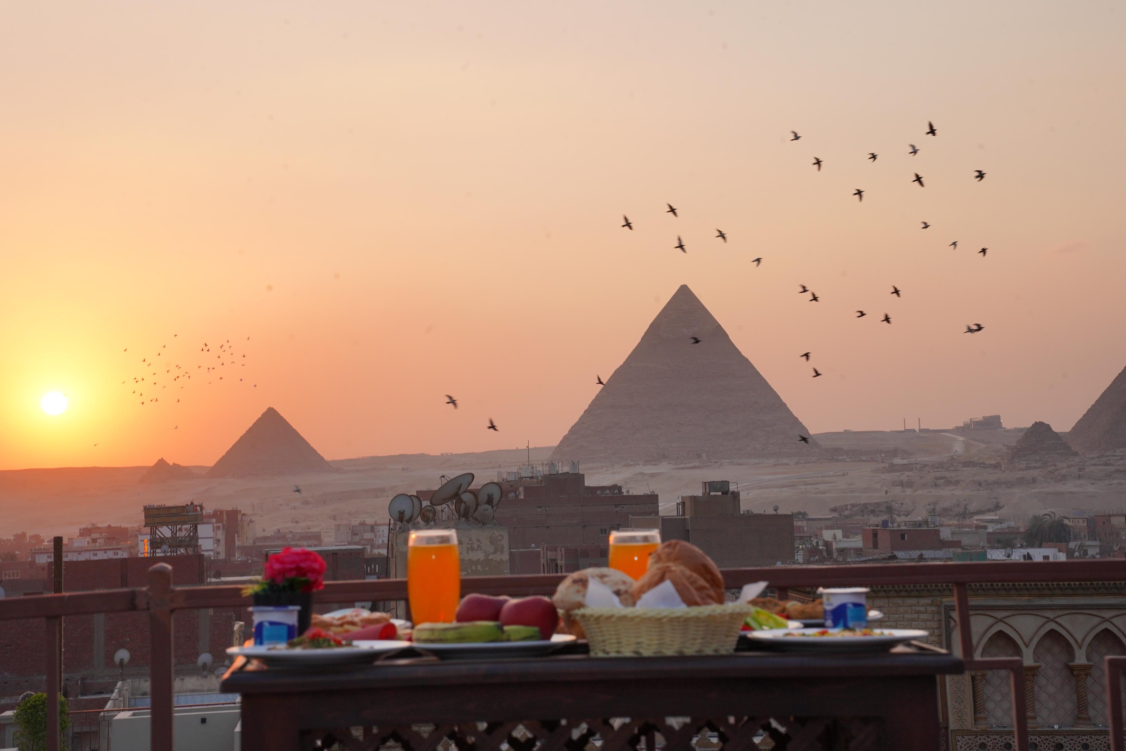 Pyramids Khan Hotel