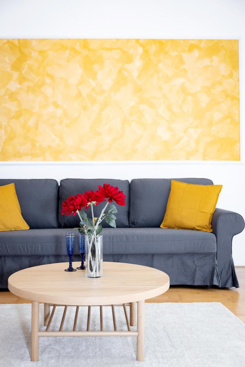 Stylish Central Apartment With Free Parking