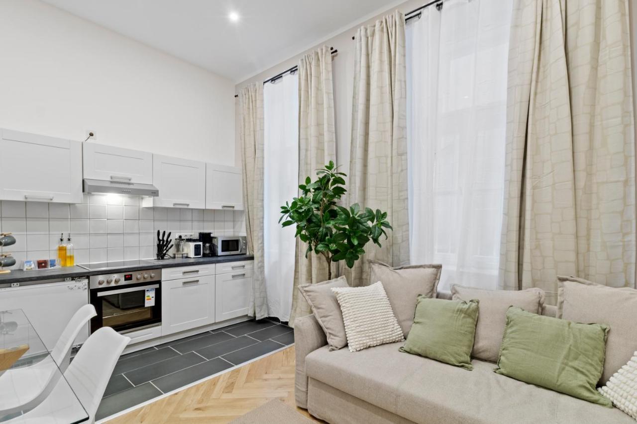 Free Wifi I Next To Mariahilferstrae