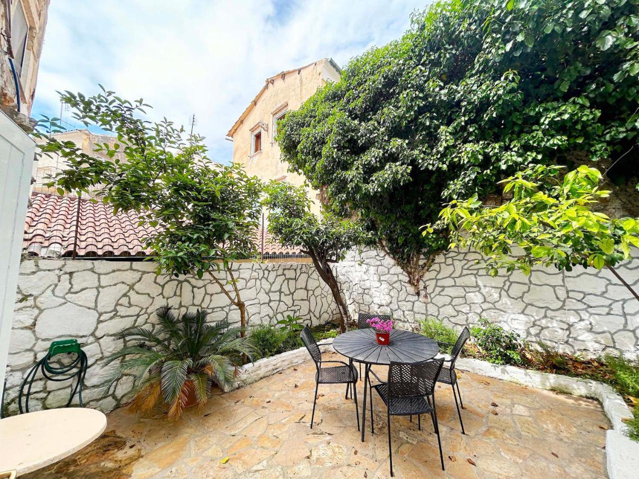 Traditional House With Ivy Garden